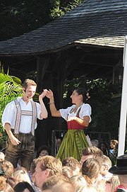 Magnus Kaindl und Tanzmeisterin Katharina Mayer (©Foto: Ingrid Grossmann)
